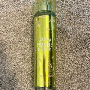 Bath & Body Works Toasted Praline & Pear Fragrance Mist - Green 8 oz 85% full